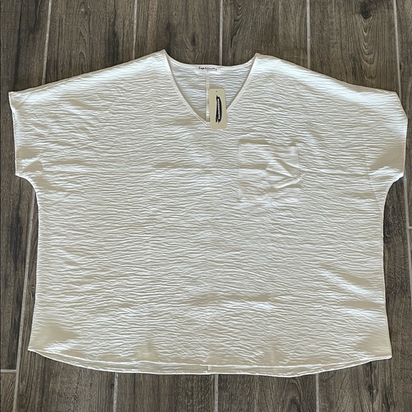 NWT white top | neutral top | Shop Impressions - Picture 1 of 1